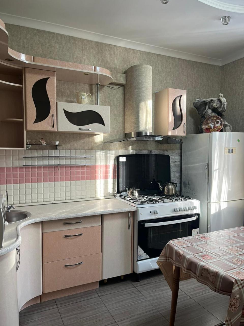 Apartments On Mustafa Ozturk Αλμάτι Δωμάτιο φωτογραφία
